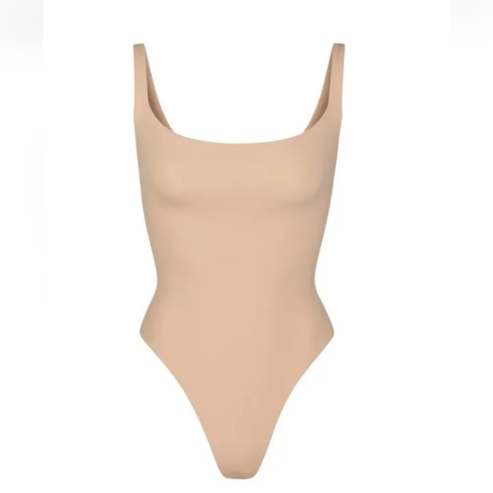 (B23) SKIMS Fits Everybody Square Neck Bodysuit xs